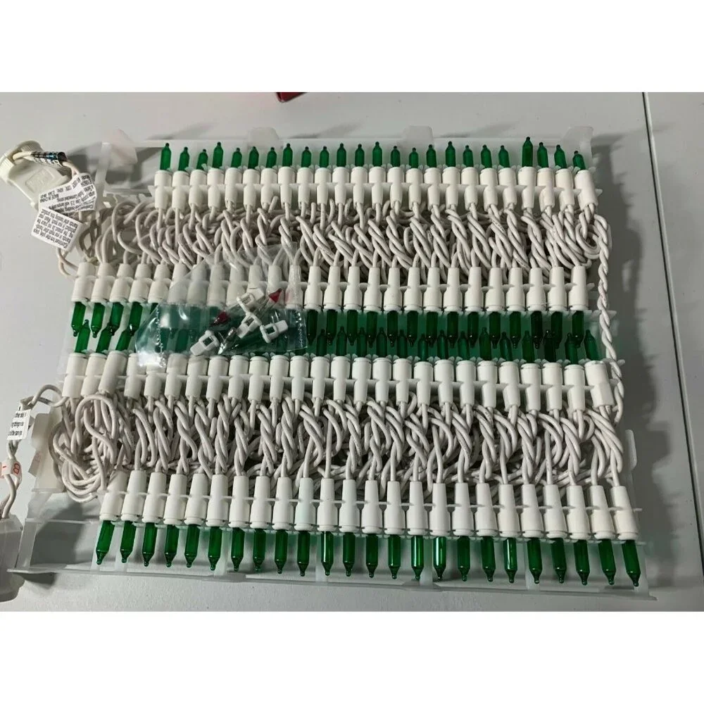 Everglow 100 Light Indoor / Outdoor Christmas String Lights Green Bulbs Lot of 2